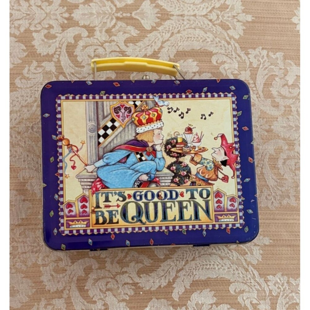 Mary Engelbreit "It's Good To Be Queen" Metal Lunchbox EUC 2000 Y2K